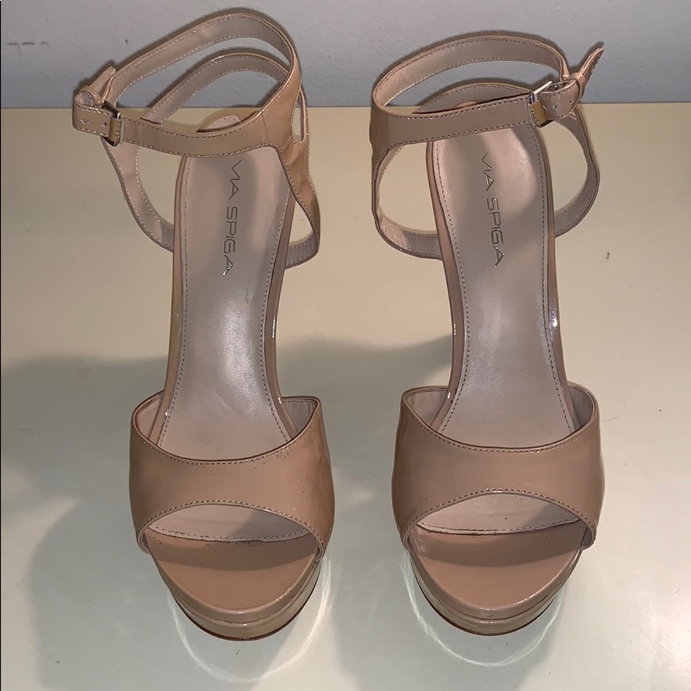 Via Spiga Patent Leather Pumps Tan